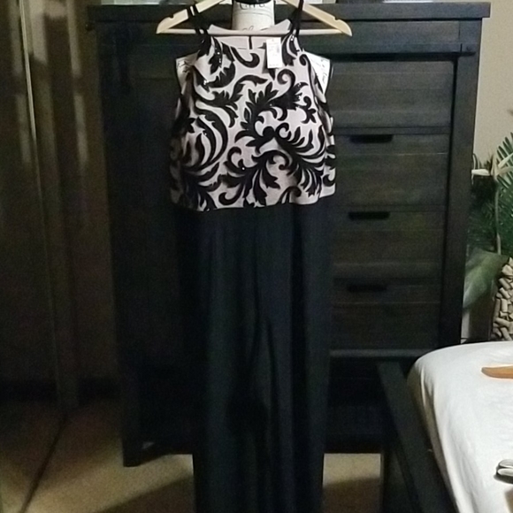 Dressy jumpsuit with lace and sequins bodice - Picture 5 of 9